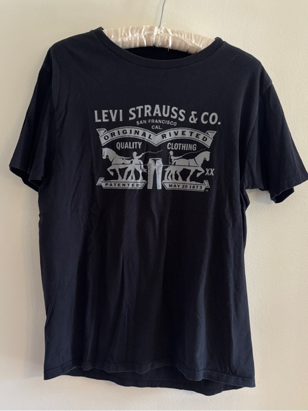 Levi's Black Short-Sleeve Logo Graphic Tee